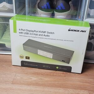 4-Port DisplayPort KVMP Switch with USB 3.0 Hub - White/Green